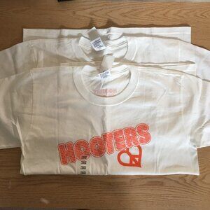 New Bundle of 2 Unisex Youth Hooters T-Shirts Size Large